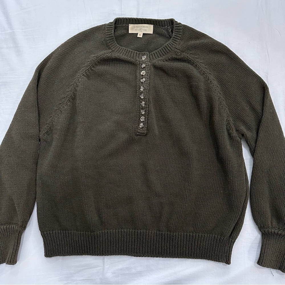 Elegant Olive Green Women's Top - Picture 2 of 5